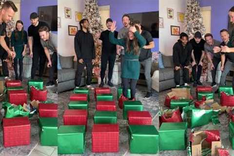 Christmas greatest Box Game! 🎁 everyone love this game! #christmas #familygames #christmastree #box