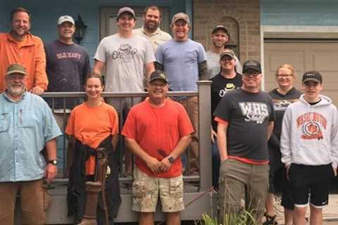 Man With Terminal Cancer Wants to Paint the House in His Wife’s Favorite Color And Friends Swarm In ..